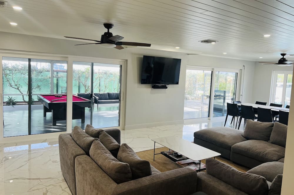 Photo of Livingroom in Coral Harbour