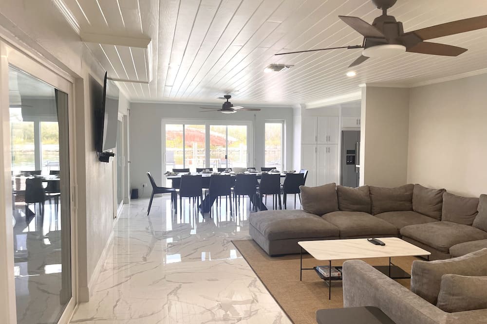 Photo of Livingroom in Coral Harbour