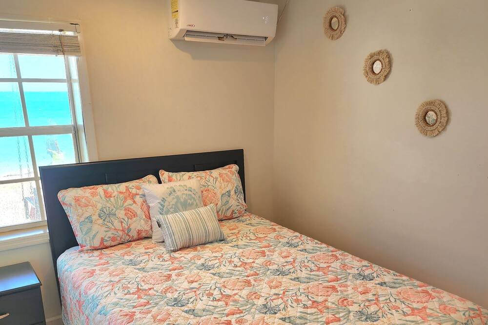 Photo of Bedroom in Tar Bay
