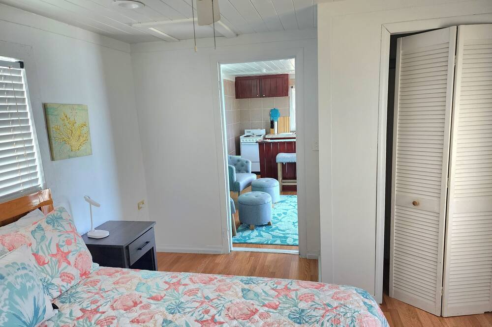Photo of Bedroom in Tar Bay