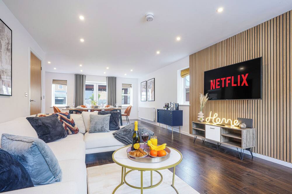 Photo of Livingroom in Newport Pagnell