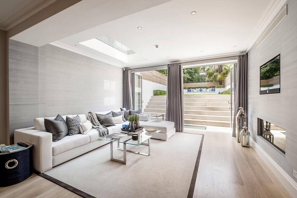 Photo of Livingroom in Redcliffe
