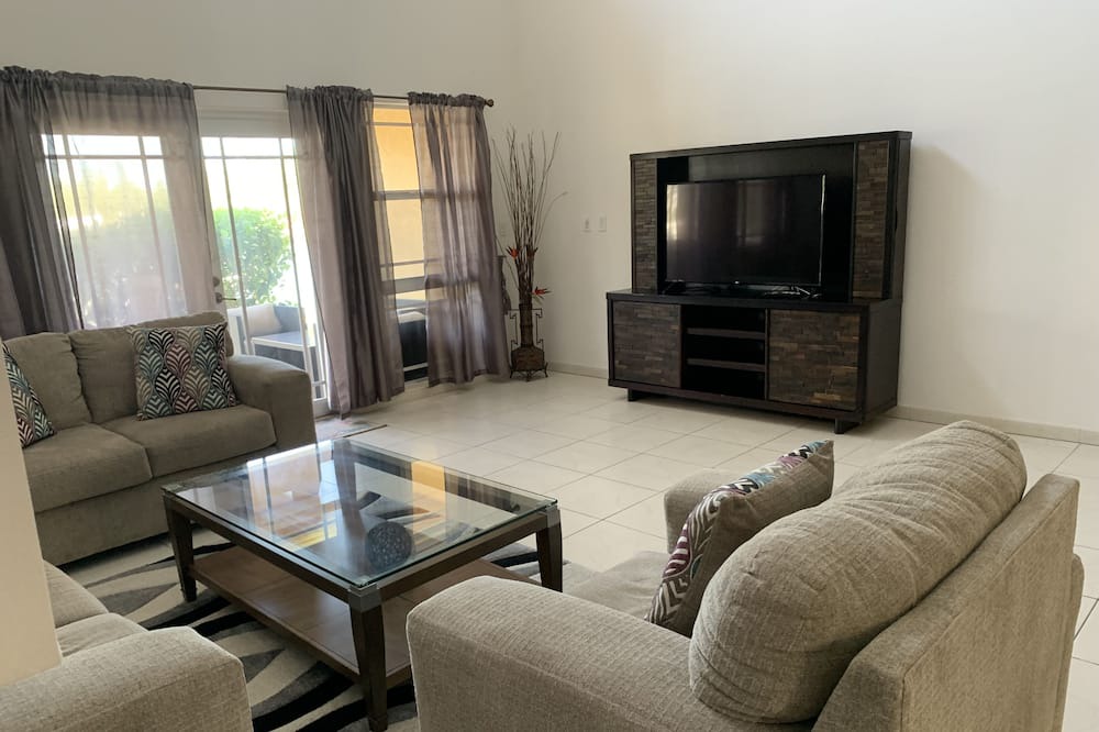 Photo of Livingroom in Bell Channel Bay