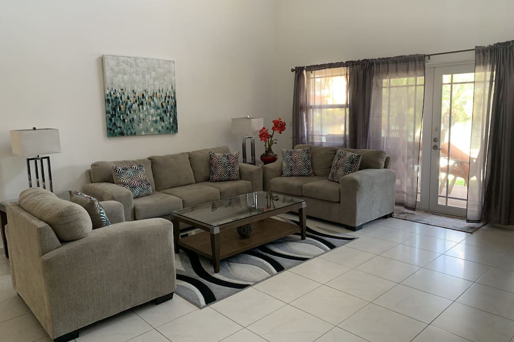 Photo of Livingroom in Bell Channel Bay