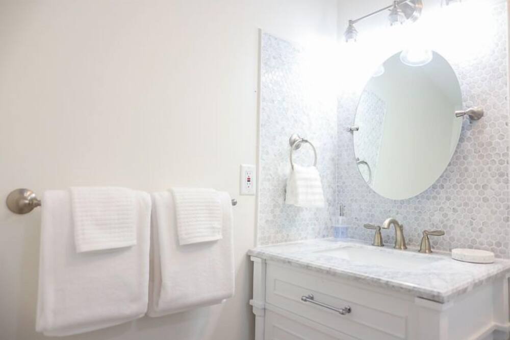 Photo of Bathroom in Lucaya