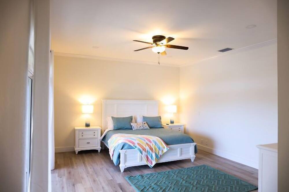 Photo of Bedroom in Lucaya