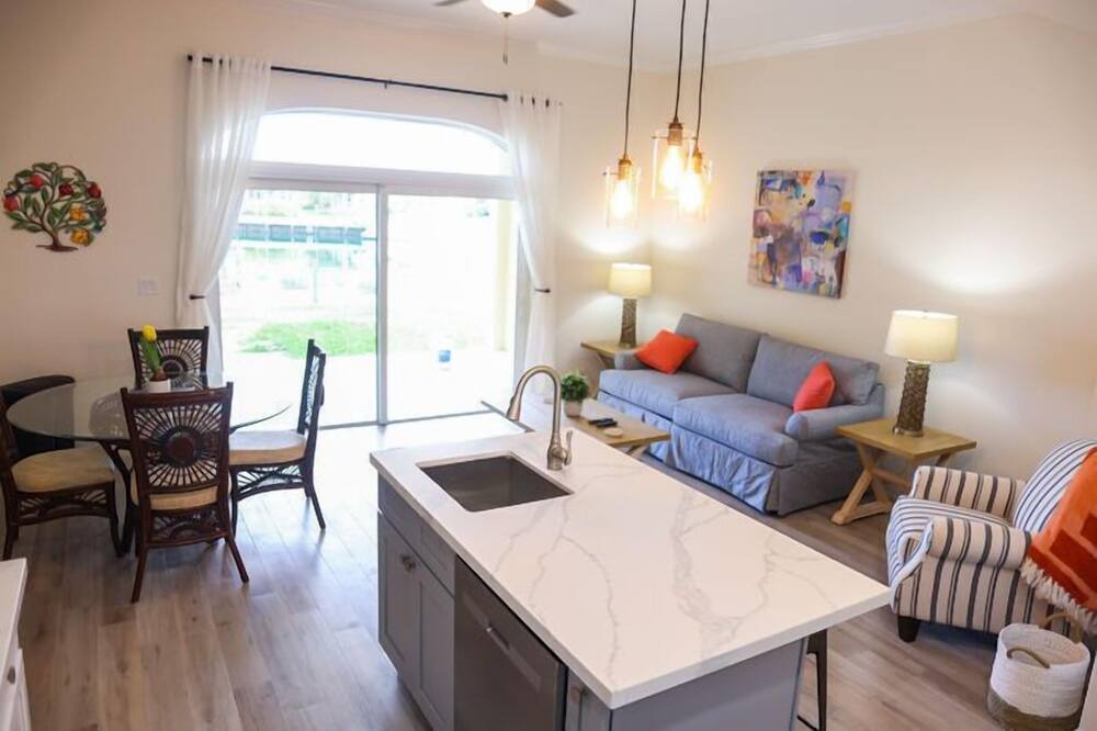 Photo of Livingroom in Lucaya