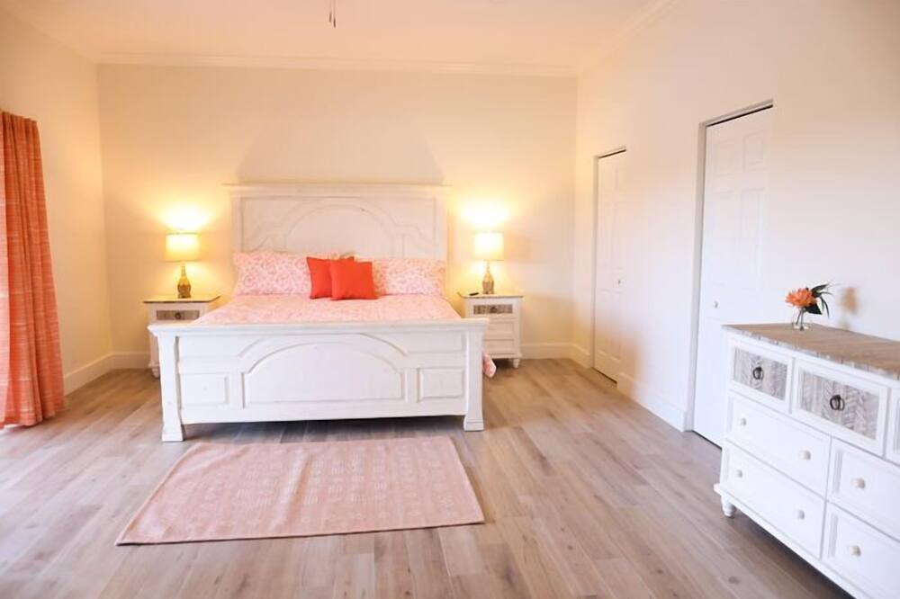 Photo of Bedroom in Lucaya