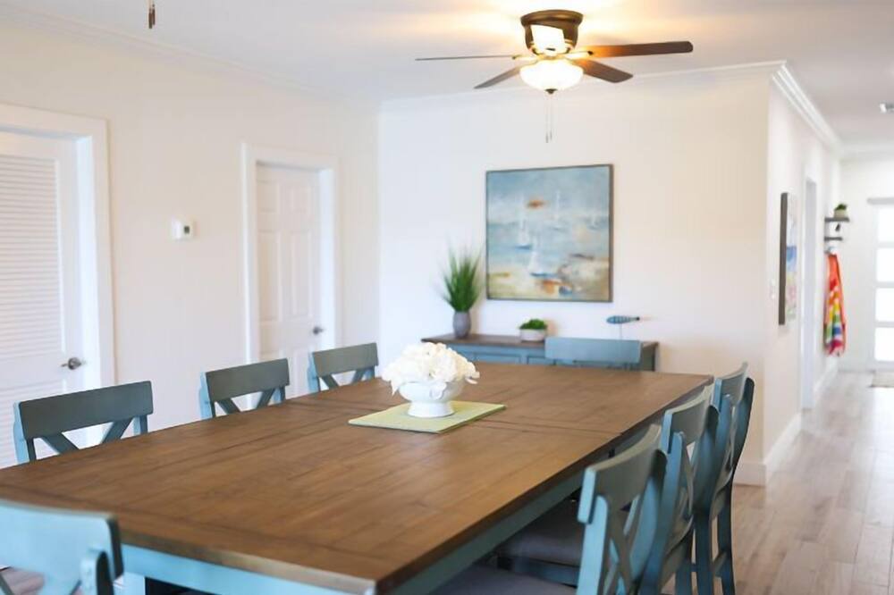 Photo of Livingroom in Lucaya