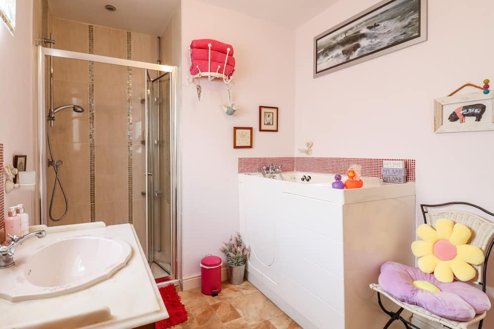 Photo of Bathroom in Raunds