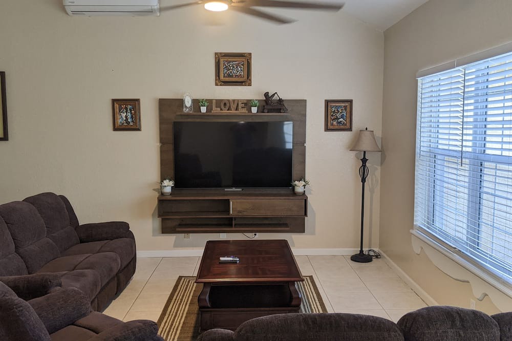 Photo of Livingroom in Bahamia West