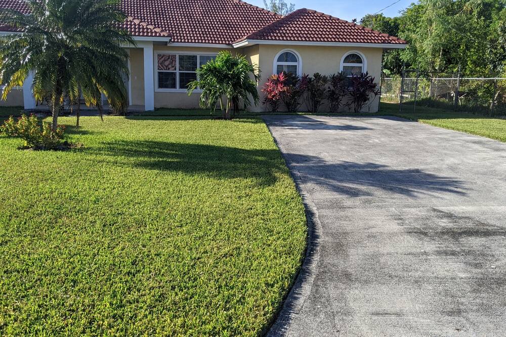 Photo of Outdoor in Bahamia West