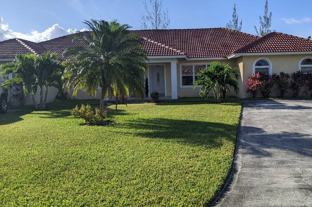 Photo of Outdoor in Bahamia West