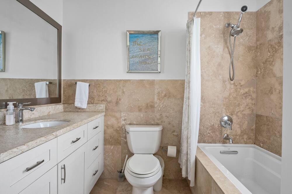 Photo of Bathroom in Palm Cay