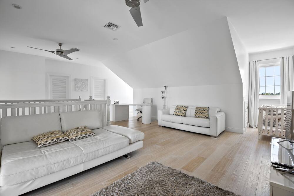 Photo of Livingroom in Palm Cay