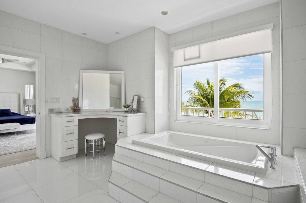 Photo of Bathroom in Palm Cay
