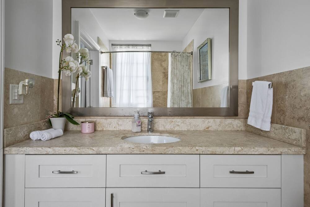 Photo of Bathroom in Palm Cay