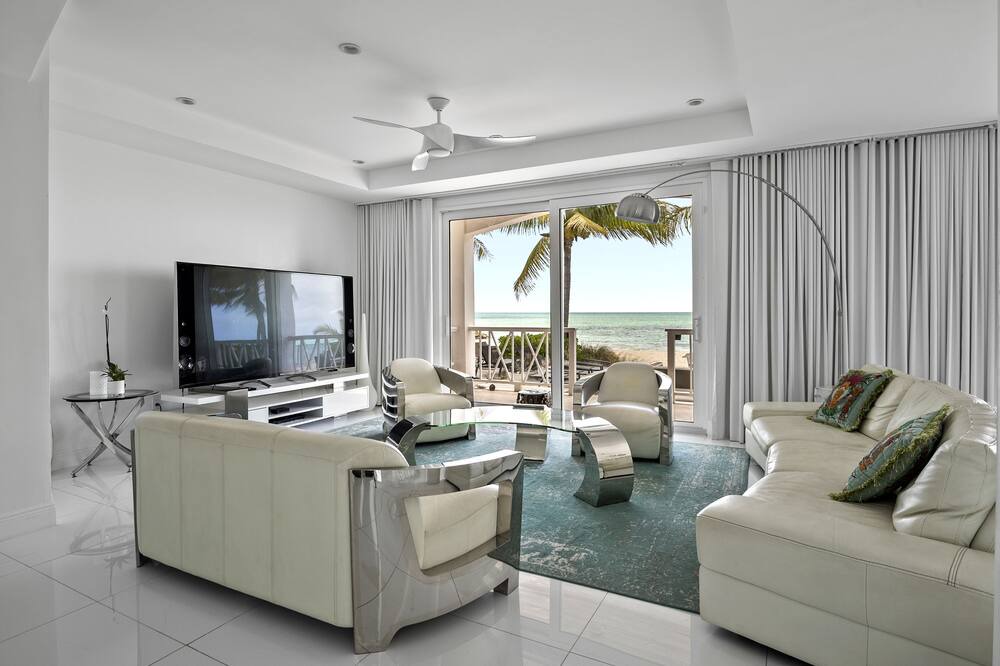 Photo of Livingroom in Palm Cay
