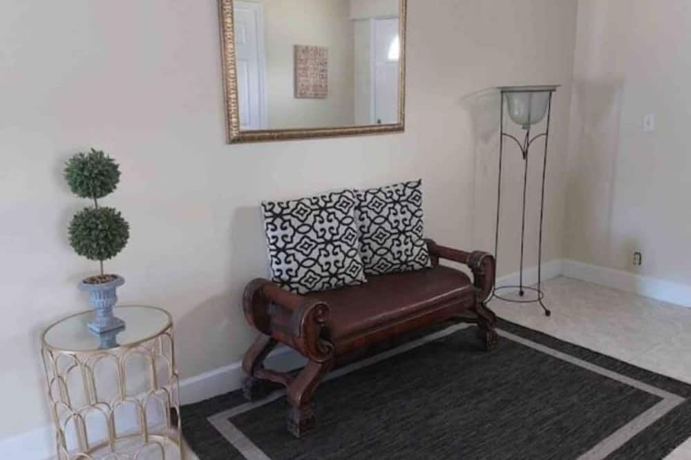 Photo of Livingroom in Yeoman Wood