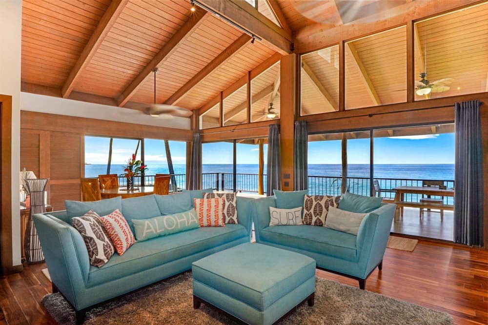 Photo of Livingroom in Kahaluu Bay