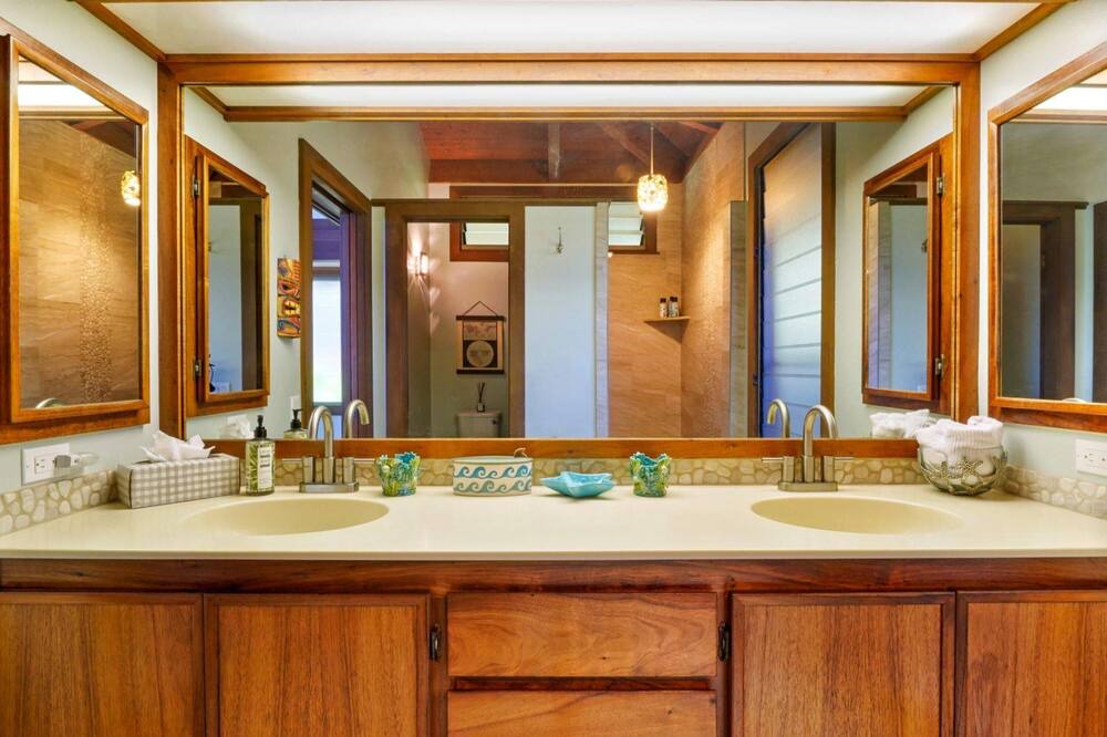 Photo of Bathroom in Kahaluu Bay