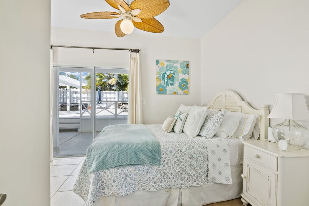 Photo of Bedroom in Tar Bay