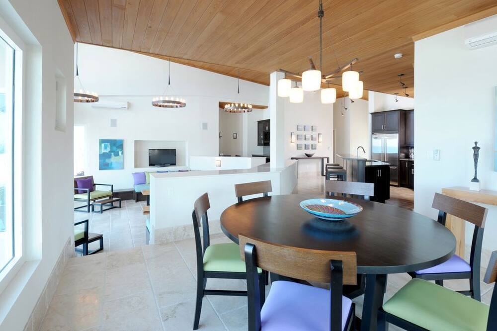 Photo of Livingroom in Governor's Harbour