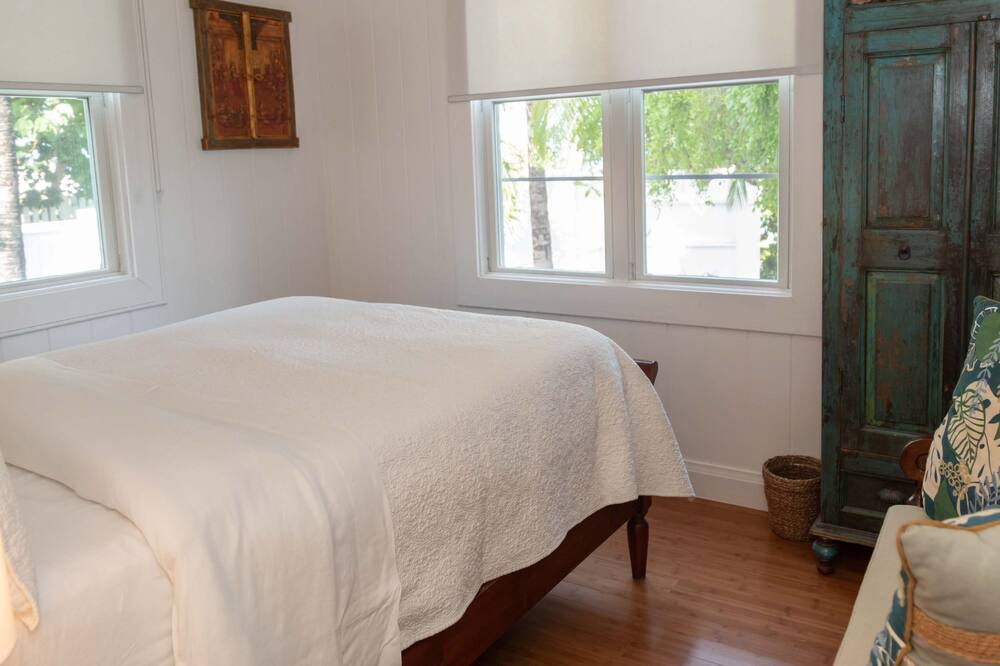 Photo of Bedroom in Dunmore Town