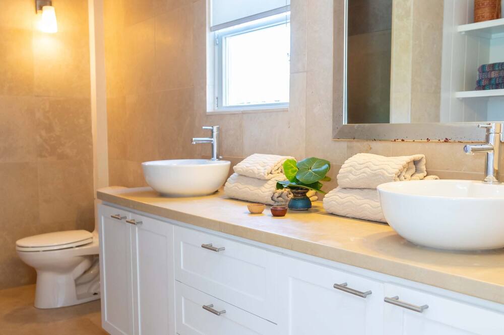 Photo of Bathroom in Dunmore Town