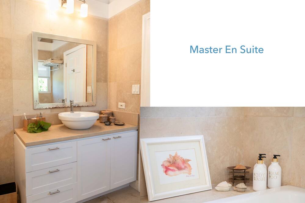 Photo of Bathroom in Dunmore Town