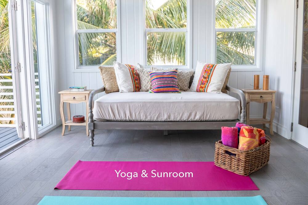 Photo of Livingroom in Dunmore Town