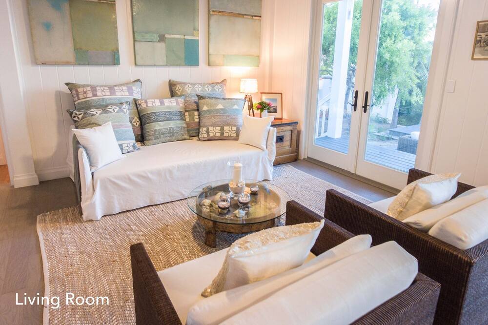 Photo of Livingroom in Dunmore Town
