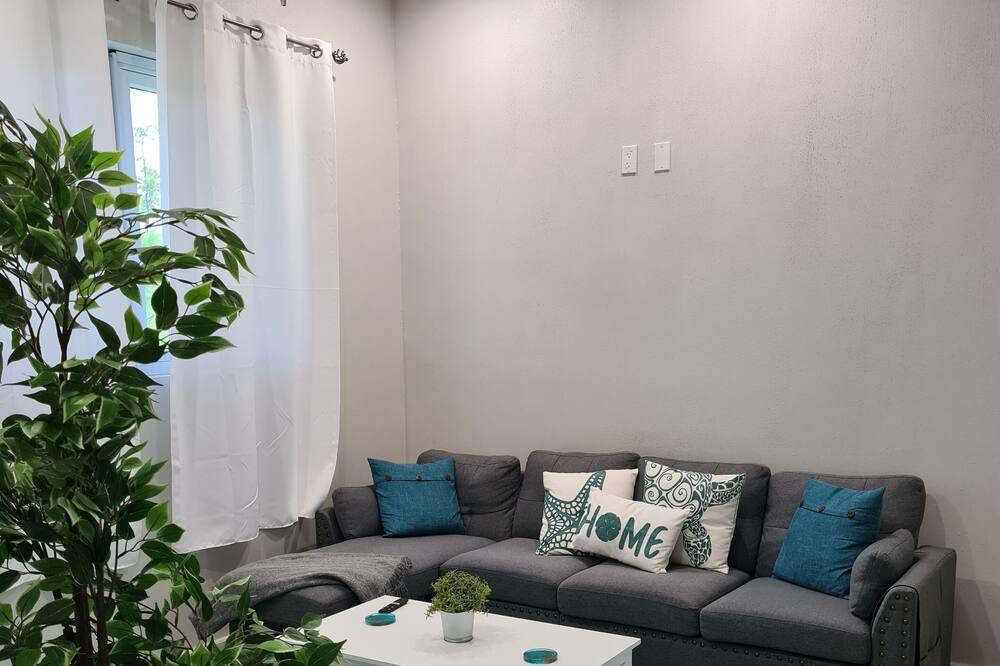 Photo of Livingroom in Lyford Cay