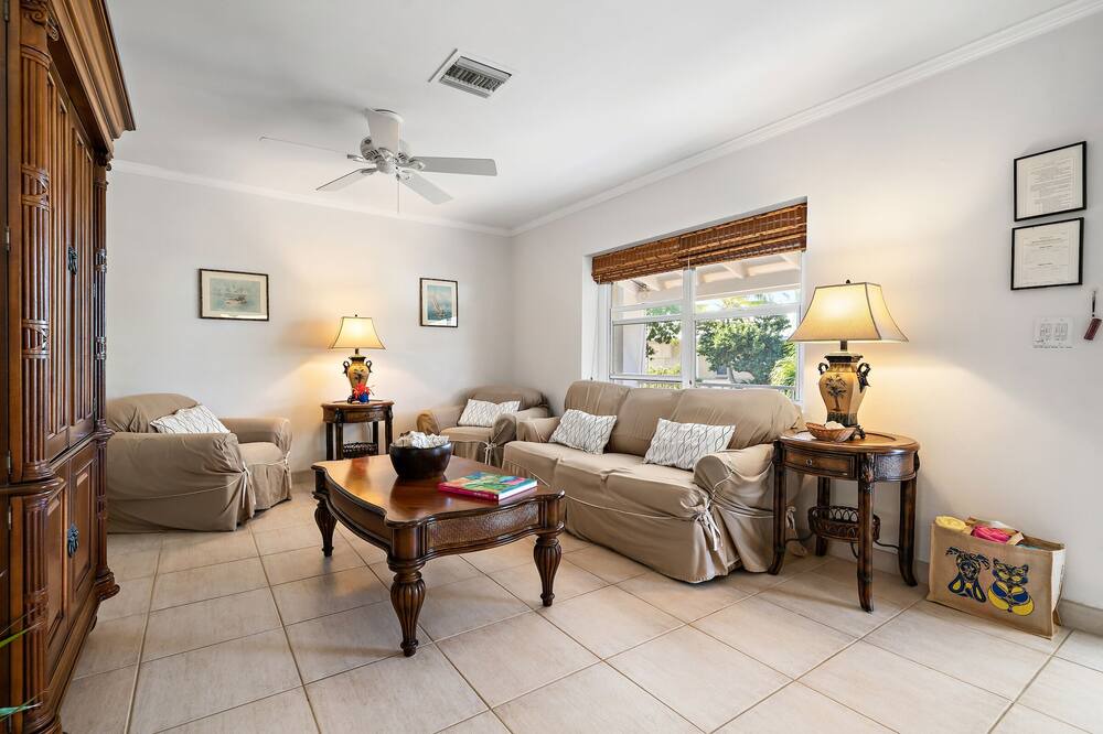 Photo of Livingroom in Governor's Harbour