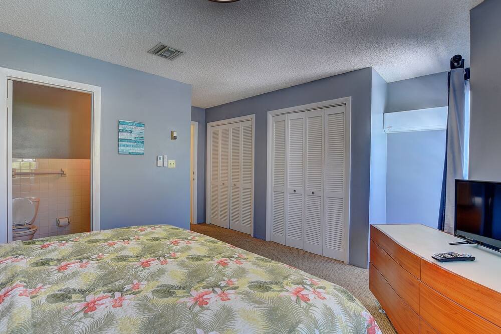 Photo of Bedroom in Paradise Island