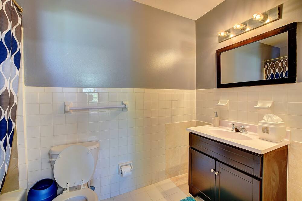 Photo of Bathroom in Paradise Island