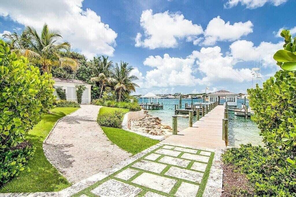 Photo of Others in Paradise Island