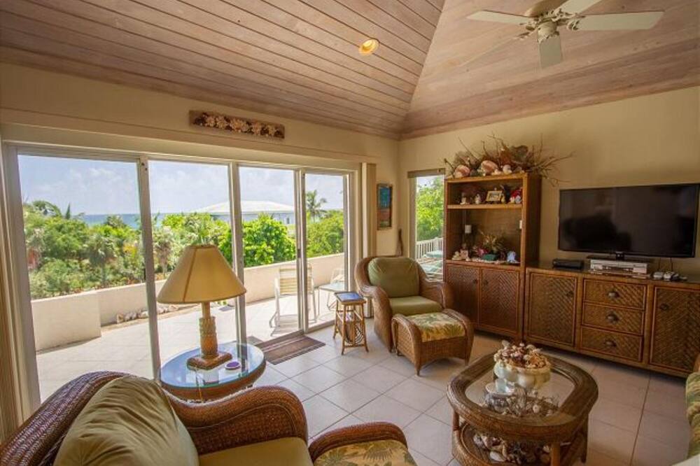 Photo of Livingroom in North Palmetto Point