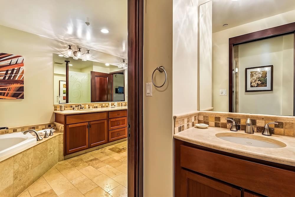 Photo of Bathroom in Wailua