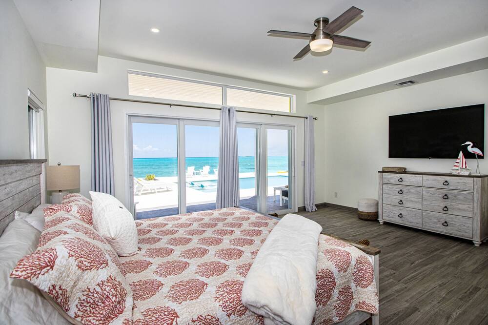 Photo of Bedroom in Tar Bay