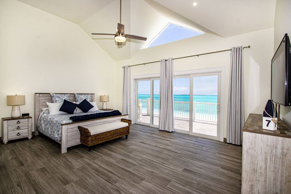 Photo of Bedroom in Tar Bay