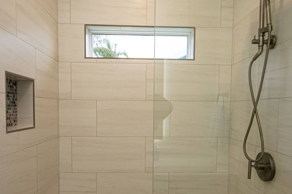 Photo of Bathroom in Tar Bay