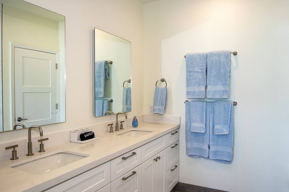 Photo of Bathroom in Tar Bay