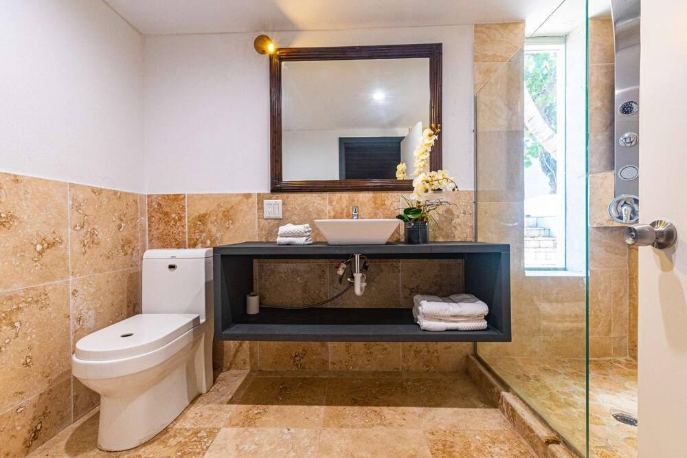 Photo of Bathroom in Nassau