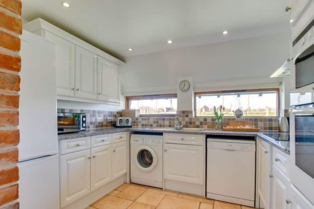 Photo of Kitchen in Ewhurst Green