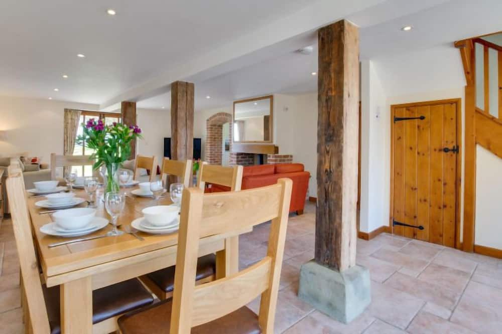 Photo of Kitchen in Ewhurst Green