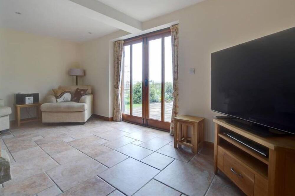 Photo of Livingroom in Ewhurst Green