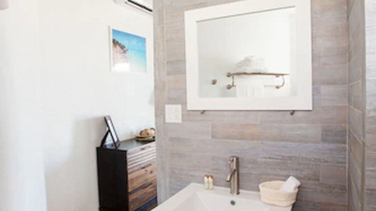 Photo of Bathroom in Rokers Point