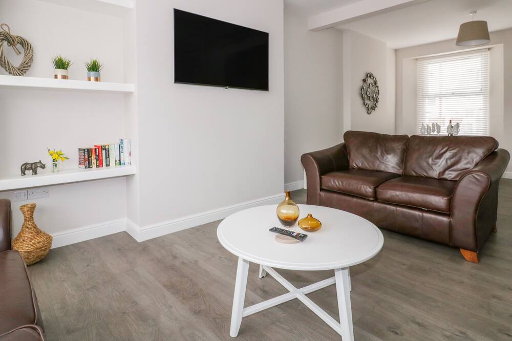 Photo of Livingroom in Newquay City Centre
