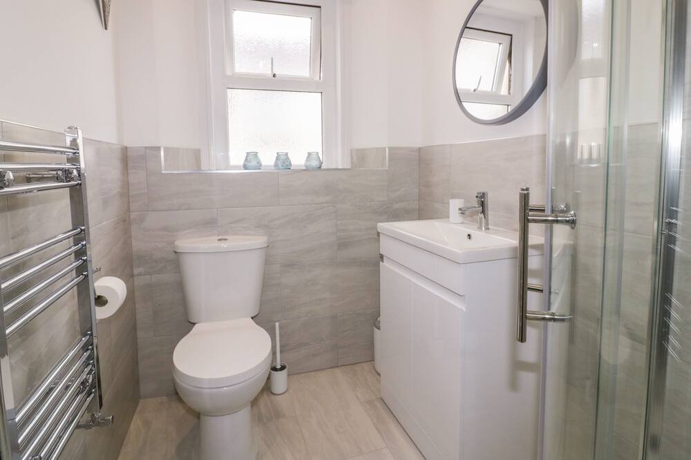 Photo of Bathroom in Newquay City Centre